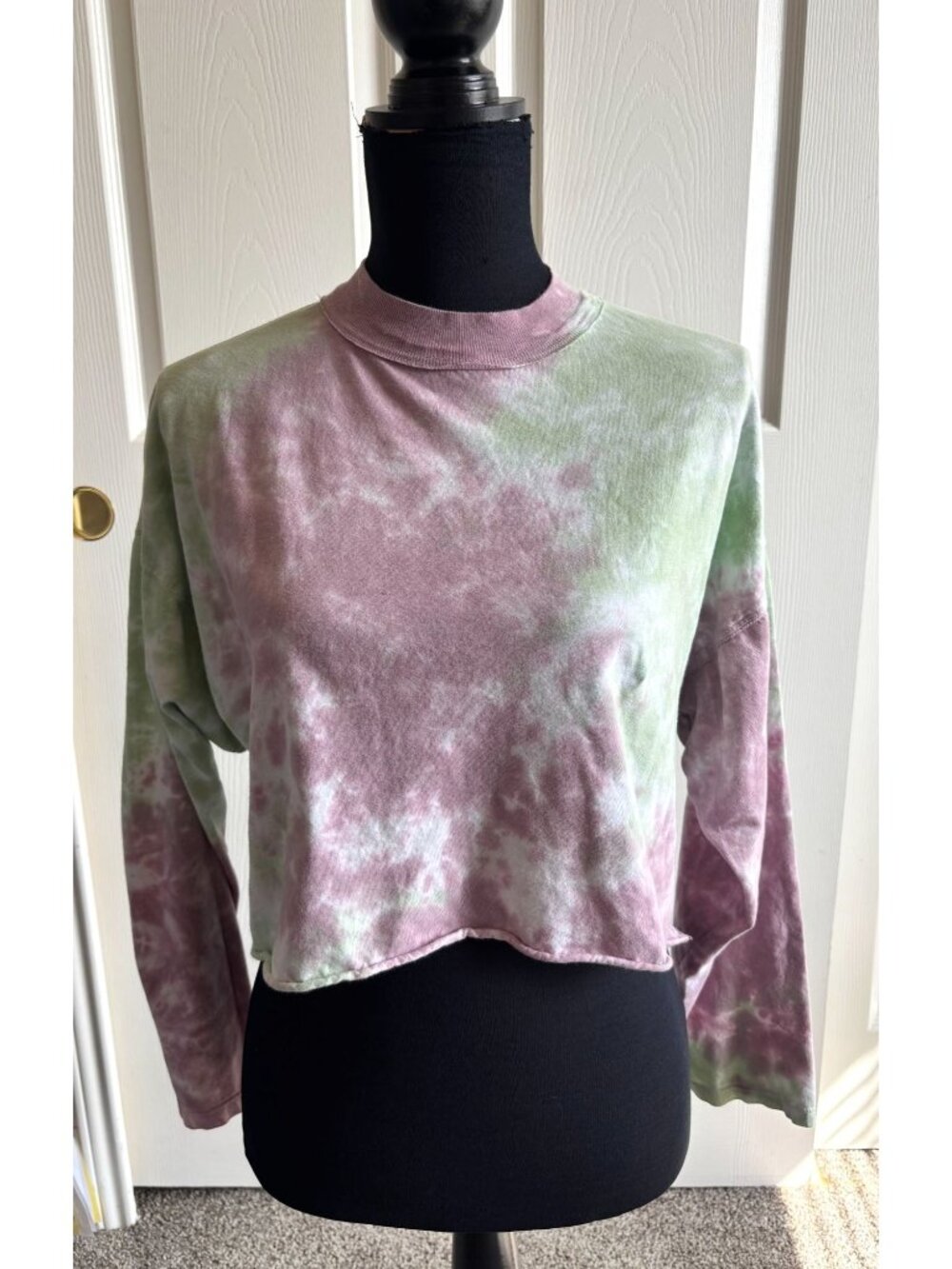 We The Free by Free People Purple & Sage Tie-Dye Cropped Long Sleeve Top | Size